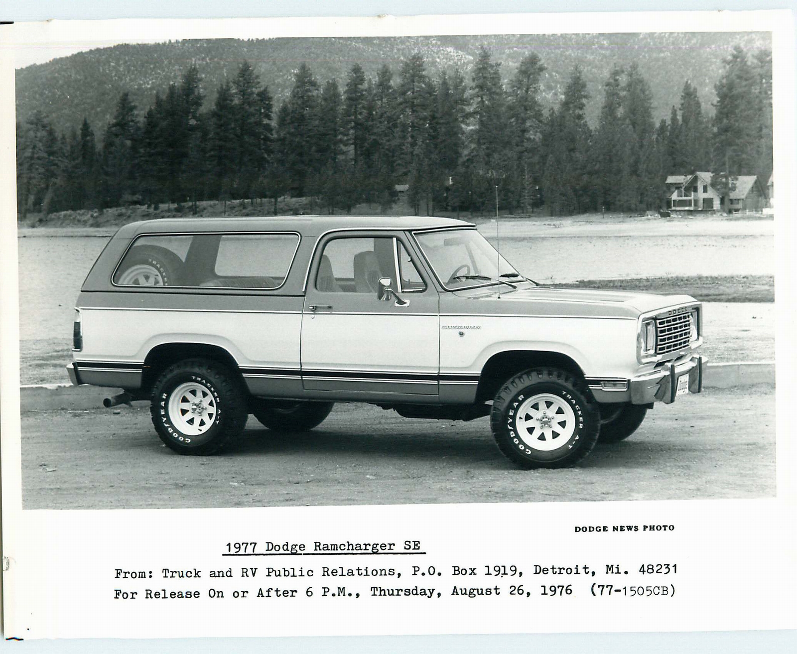 n_1977 Dodge Ramcharger PR Photo-09.jpg